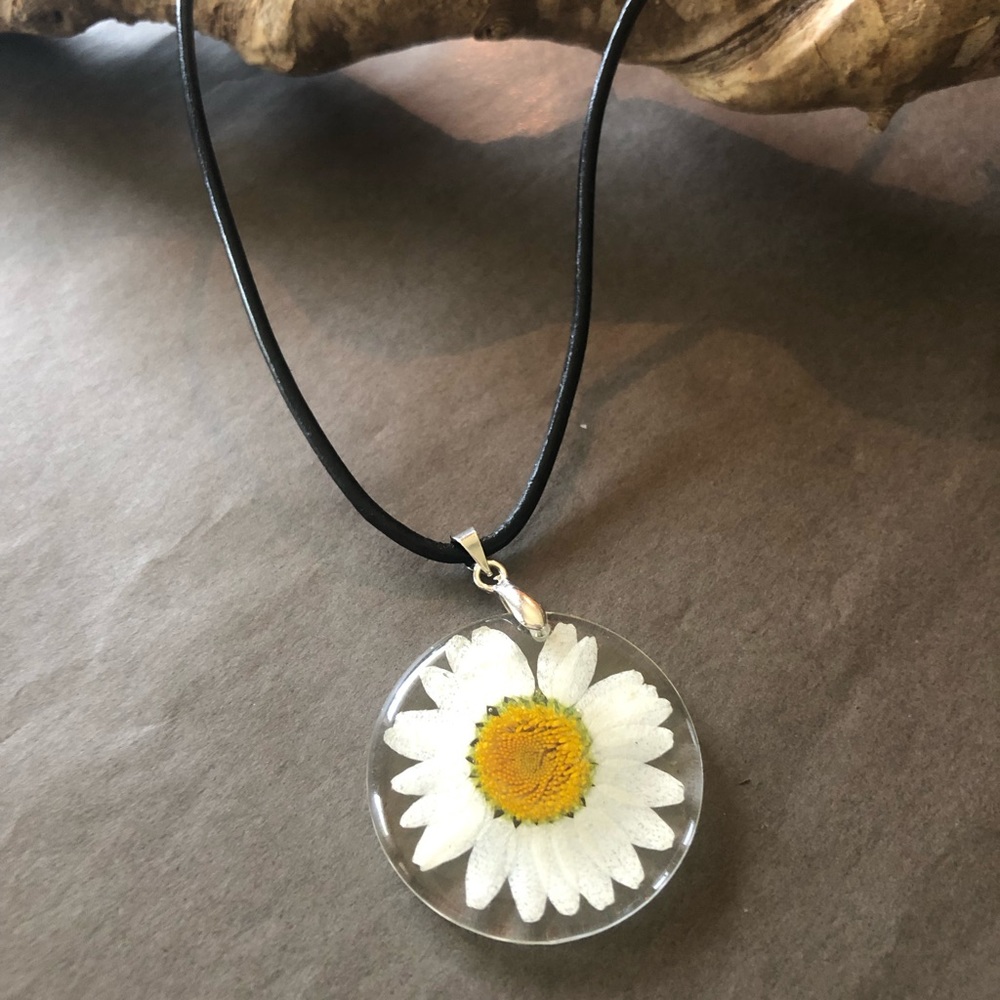 Pressed Daisy Necklace 🌸 ~